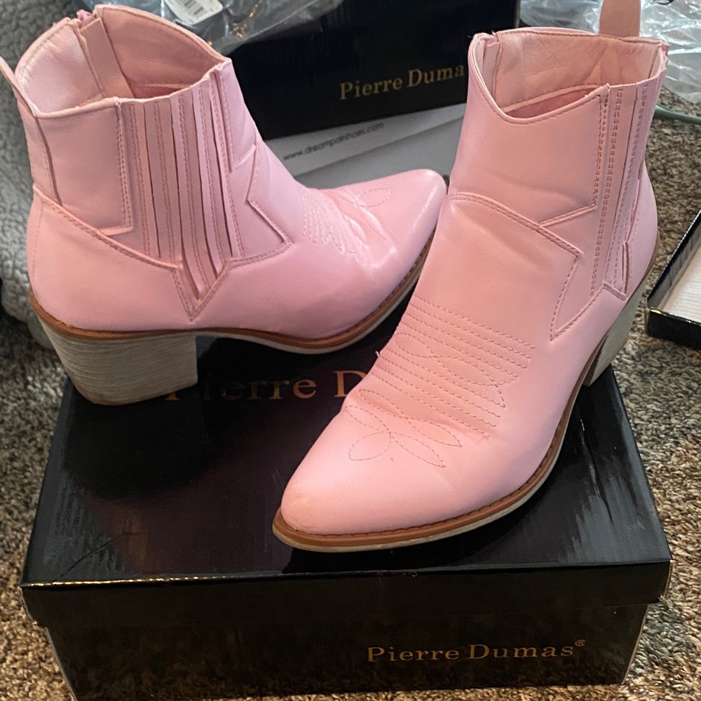 Pierre Dumas Star-Embellished Pink Ankle Boots